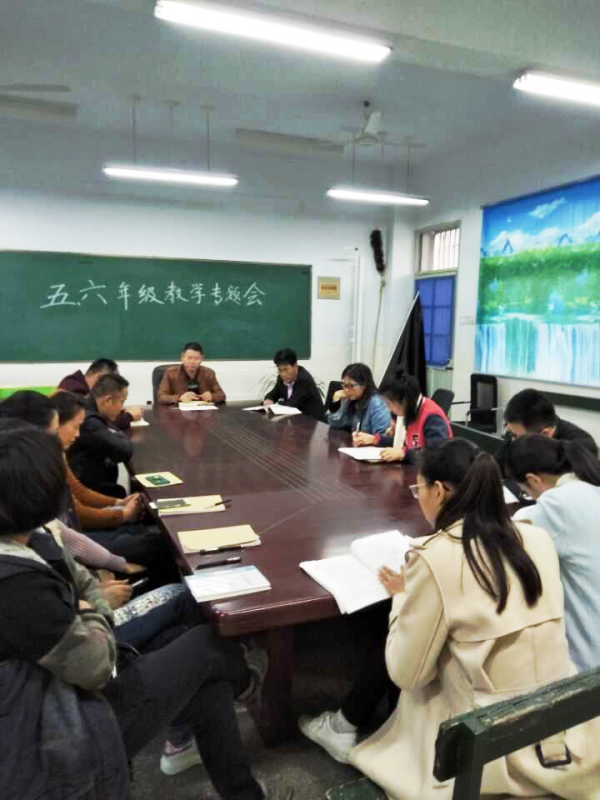 墨河街道倪墩小学召开五.六年级教学专题会