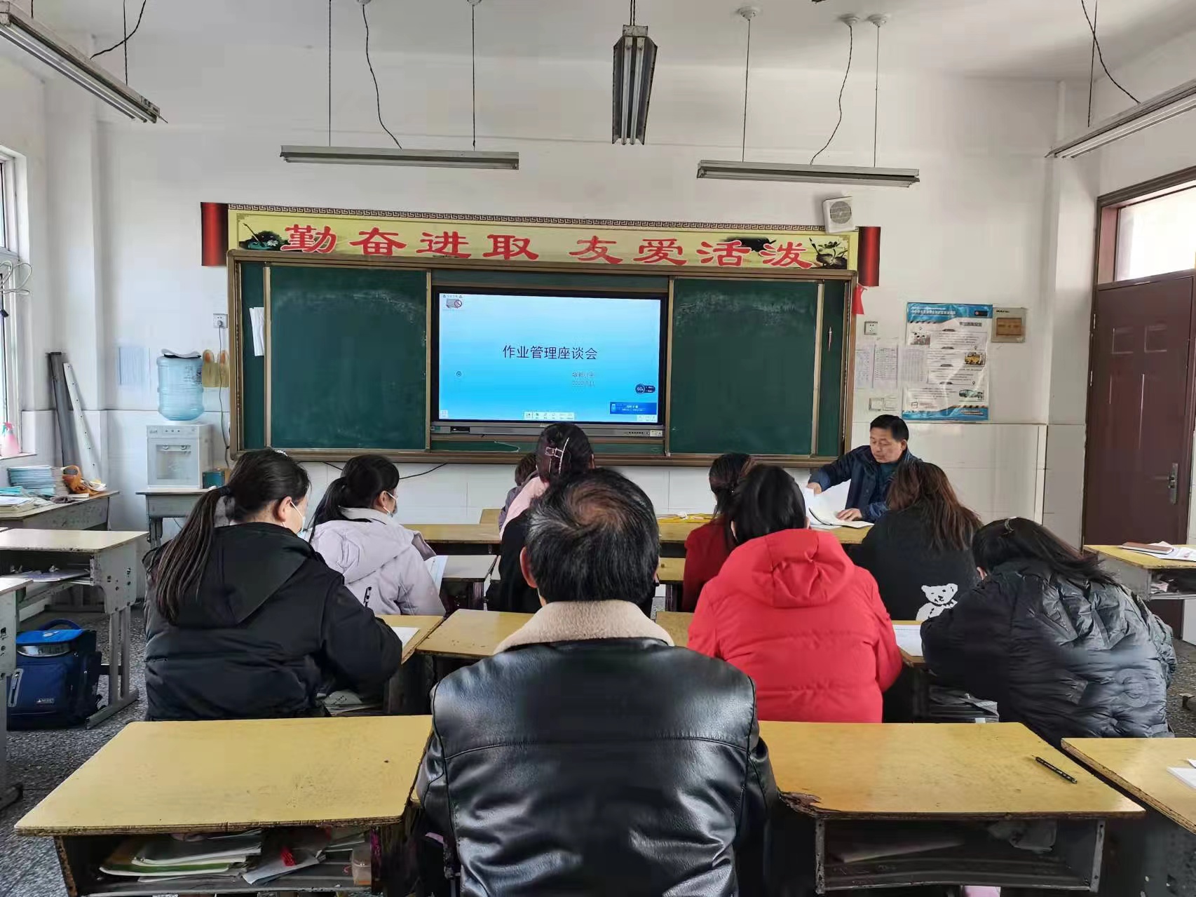 新沂市阿湖镇墩新小学召开作业管理座谈会