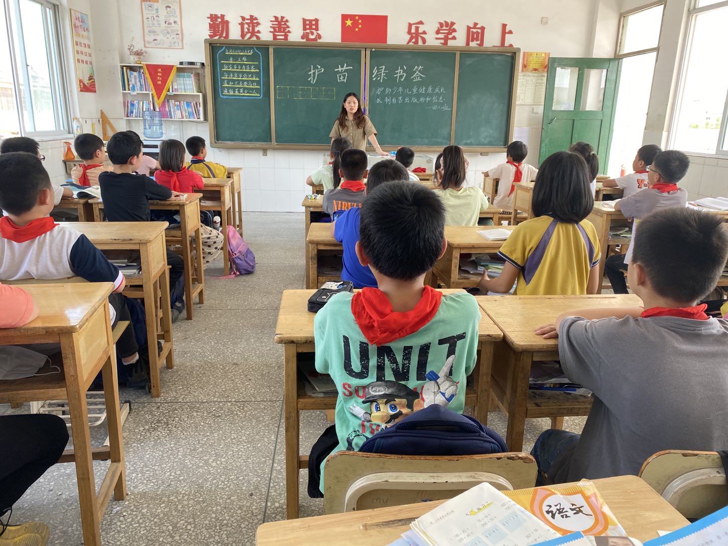 新沂市阿湖镇鸣九小学“护苗·绿书签”融入“开学第一课”宣传教育活动